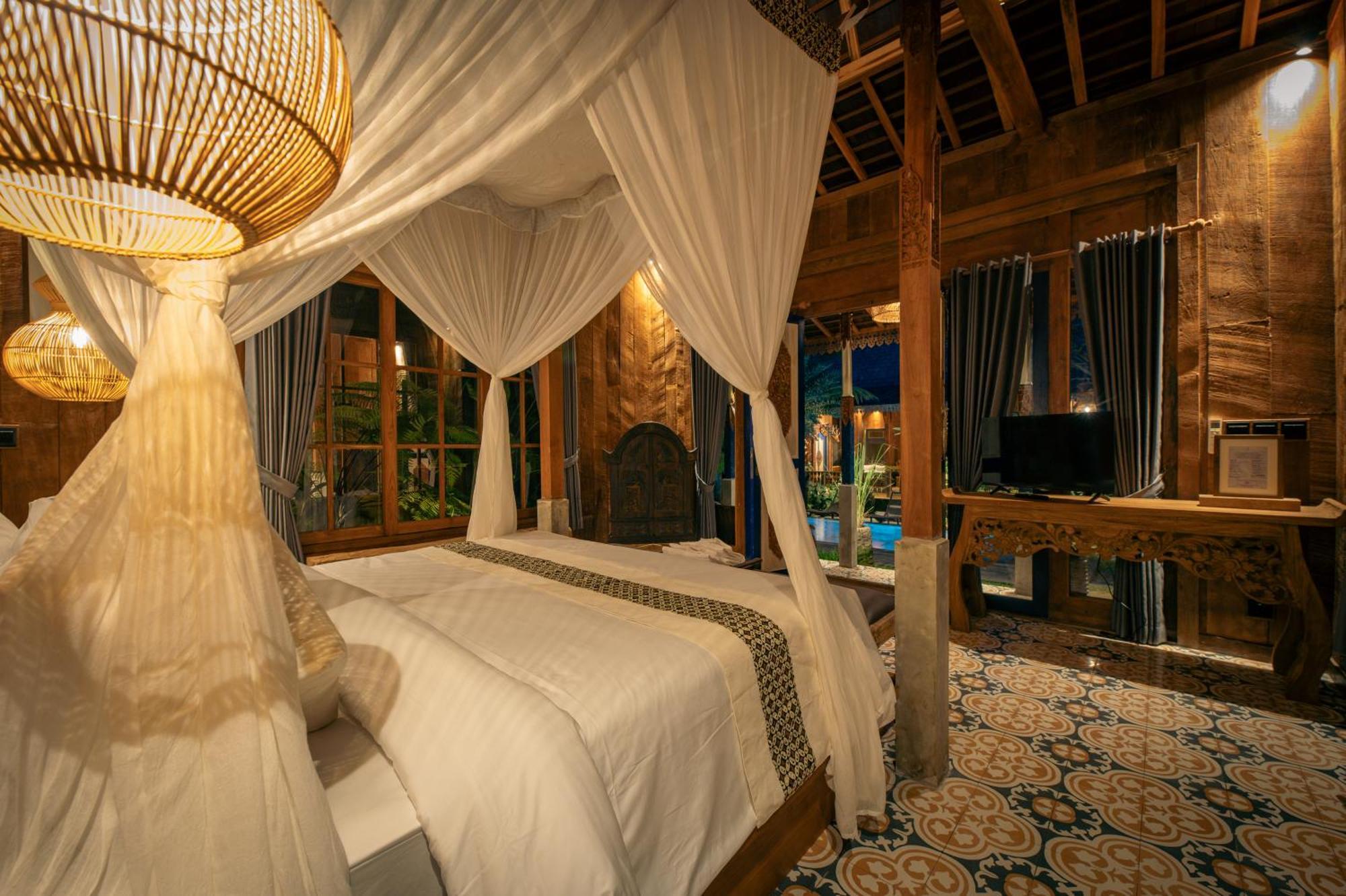 Kubu Kayu * Seminyak (Bali)